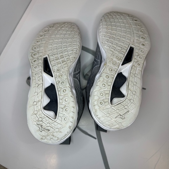 Mizuno Wave Luminous 2 Women’s Volleyball Shoes – Gray, Lightweight, Size 6.5 - Picture 6 of 13